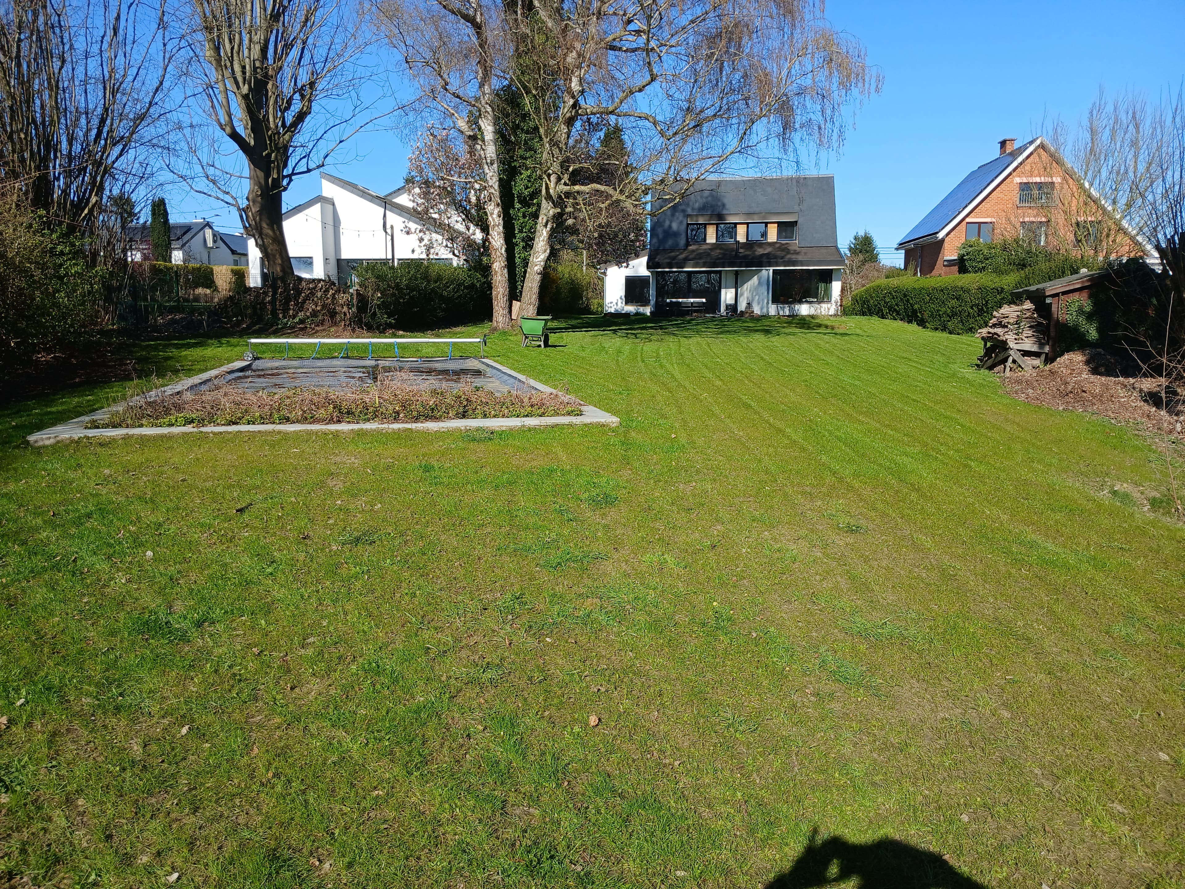 Grand jardin avec pelouse réalisé par Arbolista