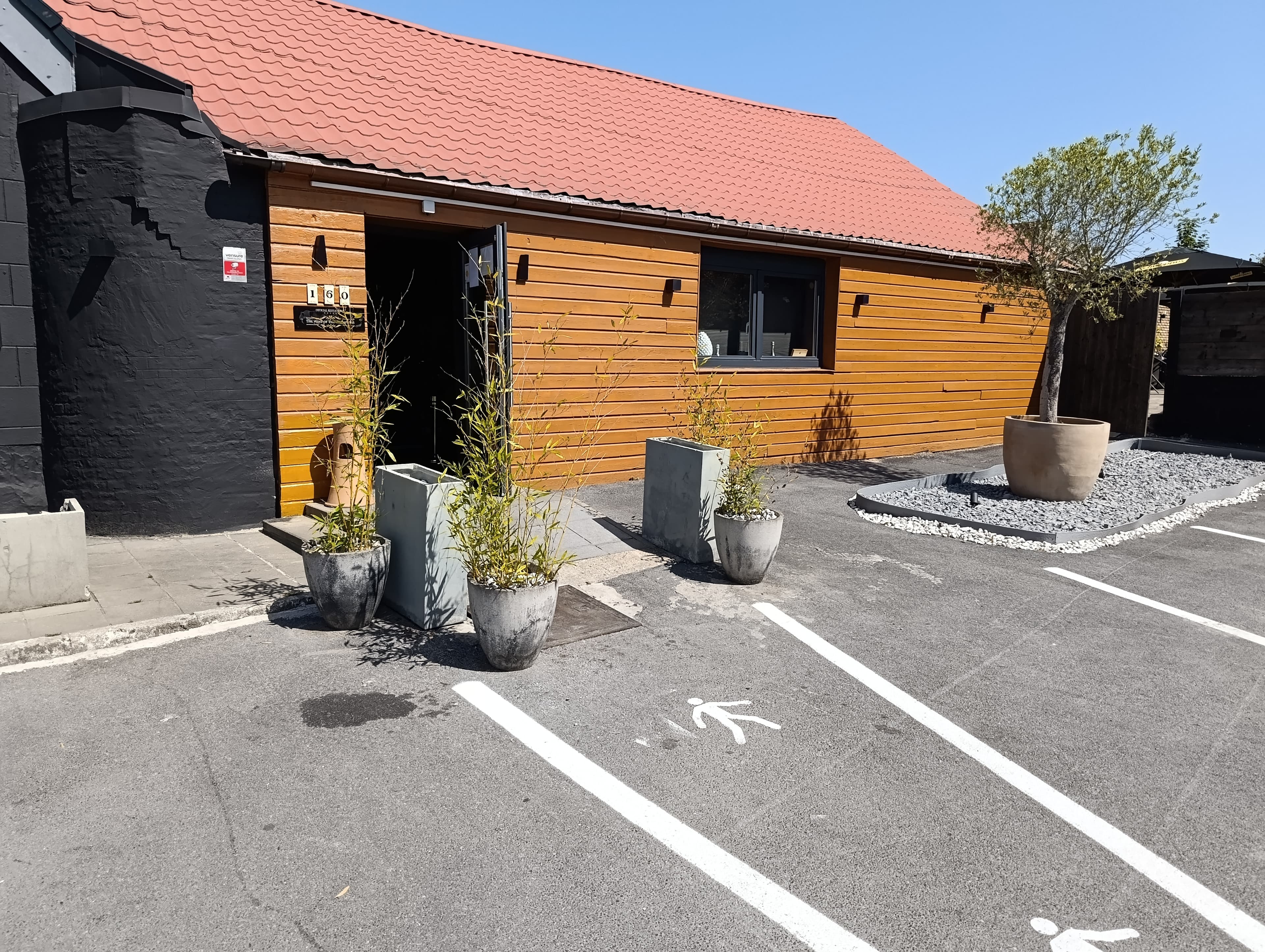 Entrée du restaurant avant aménagement