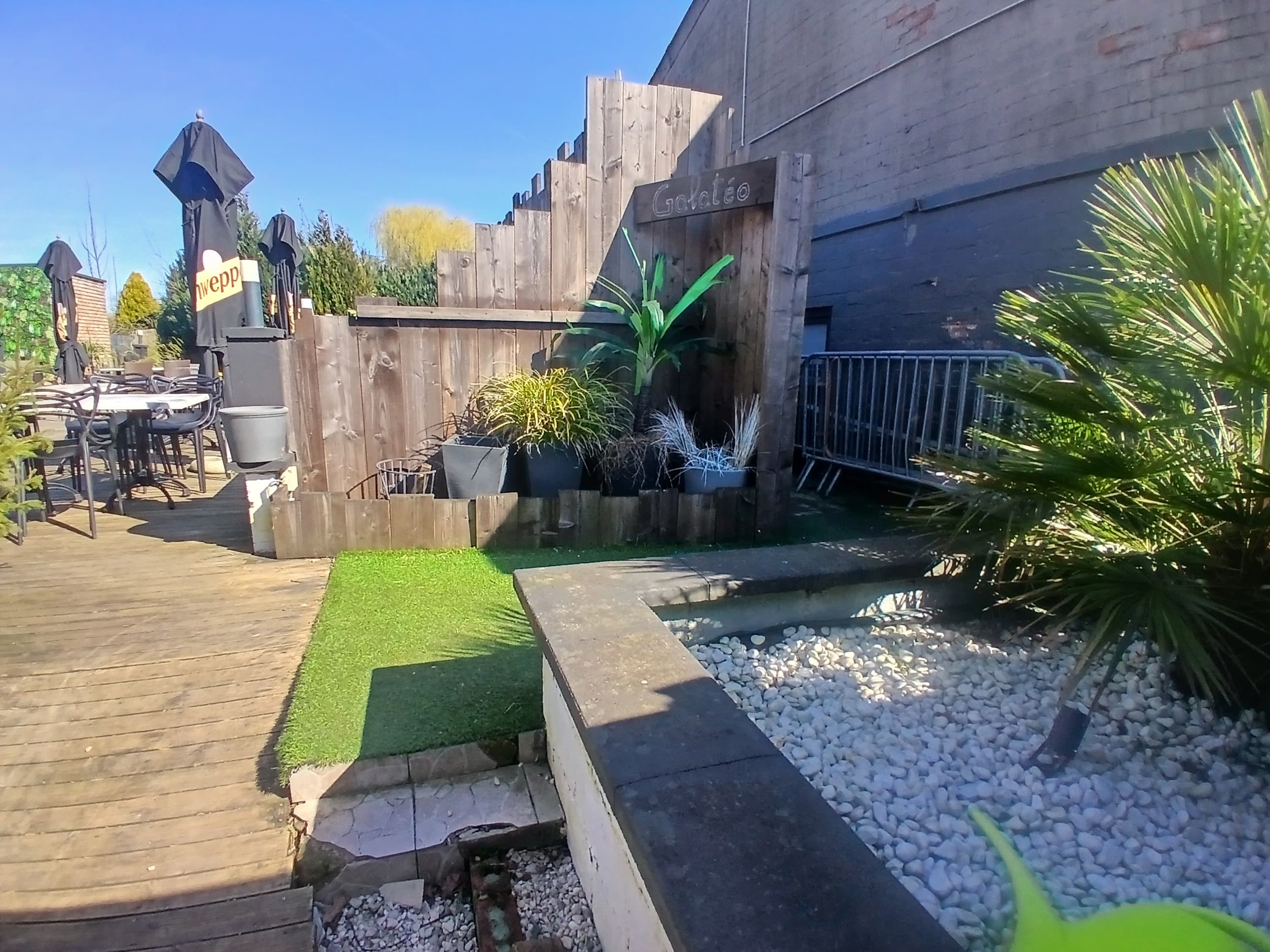 Entrée de la terrasse avant plantation